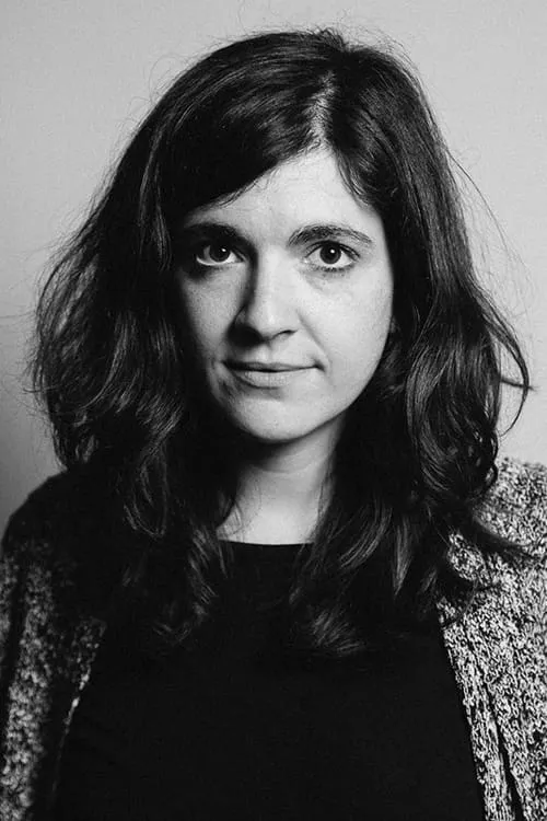 Júlia Berkes interpretando a Filialleiterin