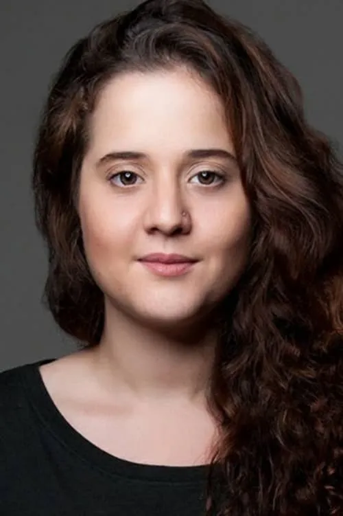 Júlia Guerra — personaje: Penina