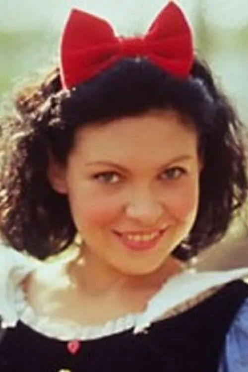 Julia Larot interpretando a