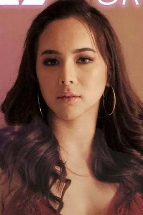 Julia Victoria interpretando a Lady at Bar