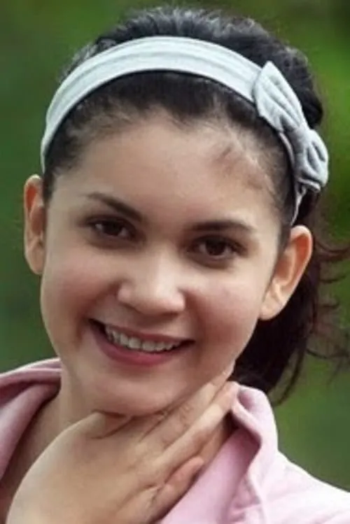 Julia Ziegler interpretando a Wafiah