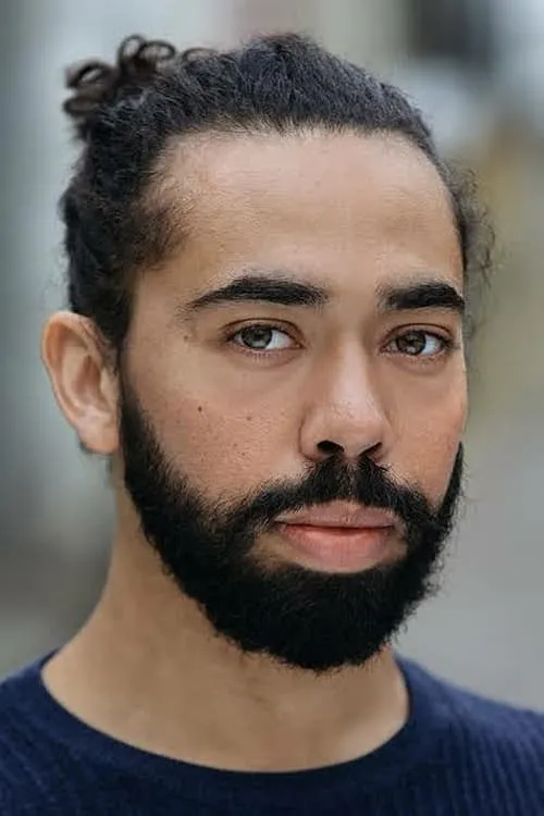 Gabriel Bisset-Smith ha trabajado con Julian Lloyd Patten en 1 ocasiones