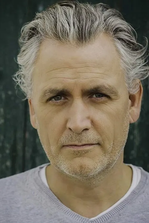 Julian Nicholson en su biografía y filmografía