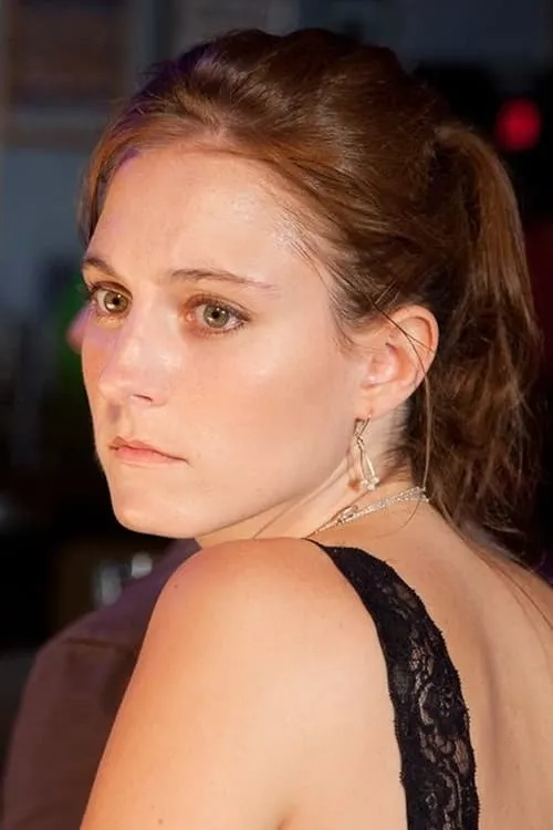 Julianna Piechoczek interpretando a Lola