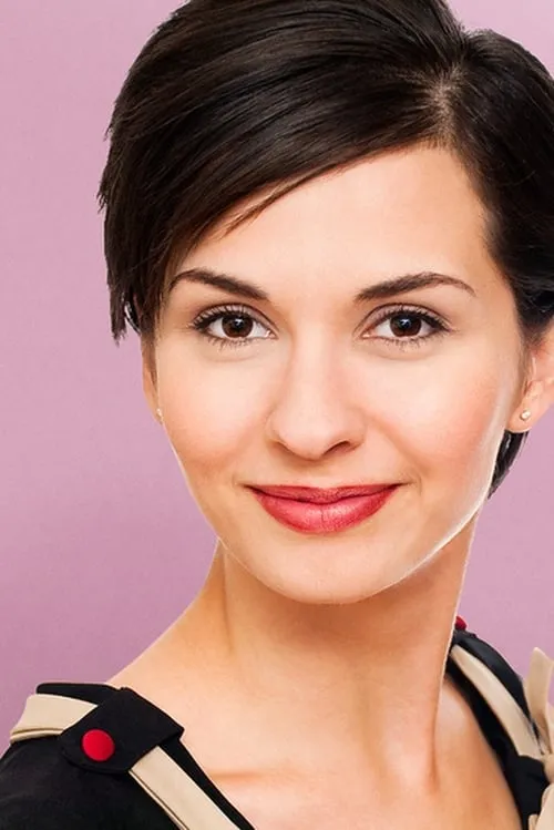 Julianne Donelle interpretando a Stylist 2