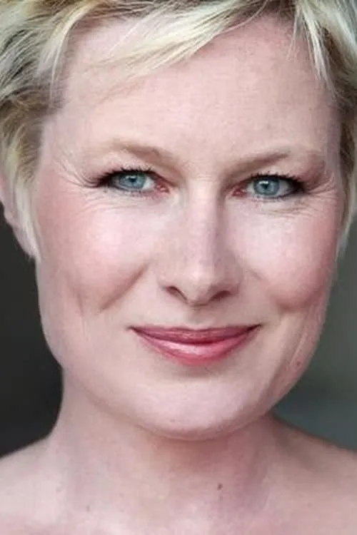 Julie Marboeuf interpretando a Catherine Duval