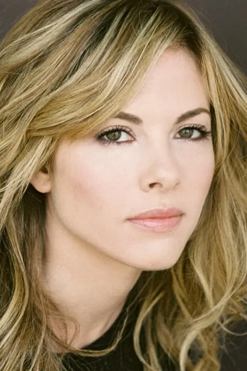 Everett Sifuentes ha trabajado con Julie Mond en 1 ocasiones