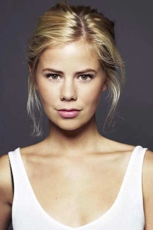 Julie Zangenberg — personaje: Vært