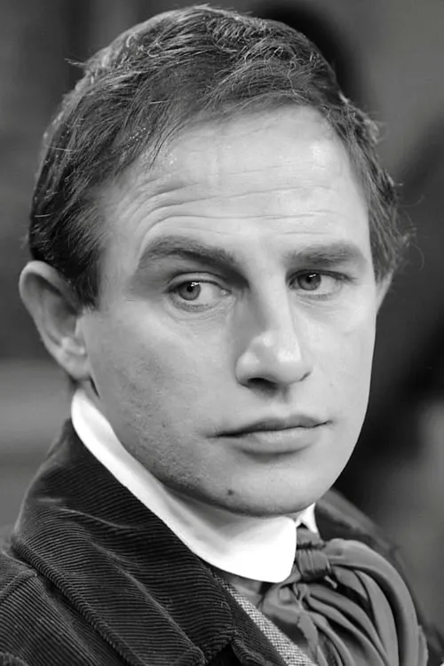 Julien Schoenaerts interpretando a Detief / boatman