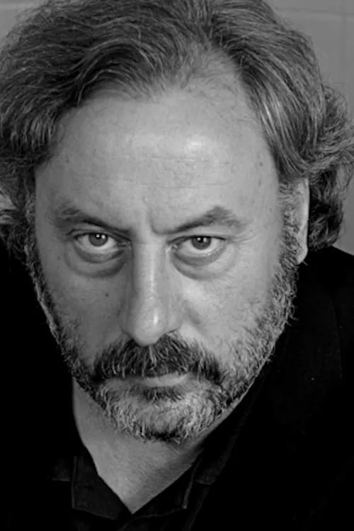 Carolina Sarmiento ha trabajado con Julio Llamazares en 1 ocasiones