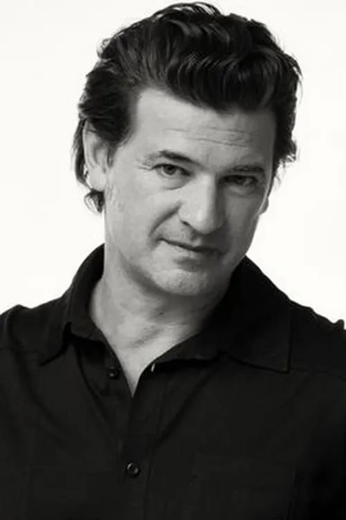 Julio Medem interpretando a 