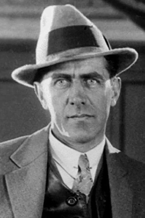 Julius Jaenzon interpretando a