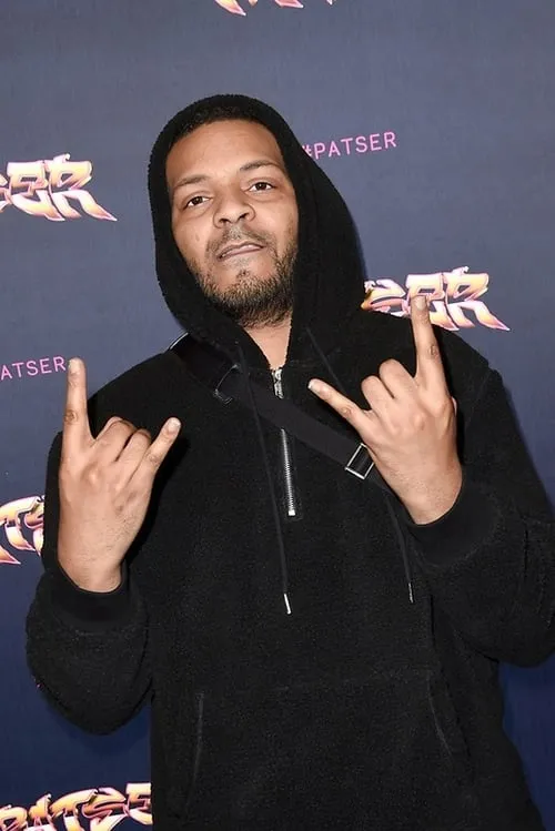 Julmar Simons interpretando a 