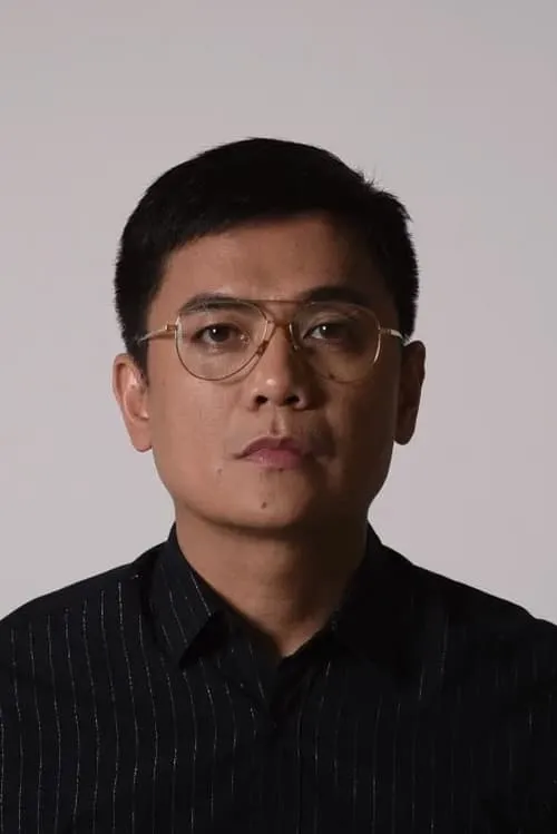 Jun Robles Lana interpretando a Talent Manager