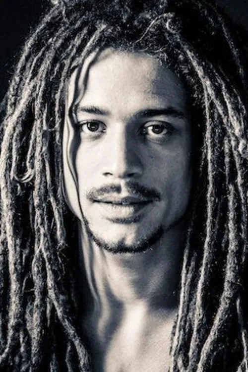 Tommi Läntinen ha trabajado con Juno en 1 ocasiones