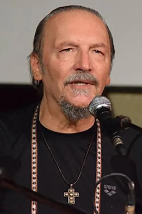 Juri Camisasca interpretando a 