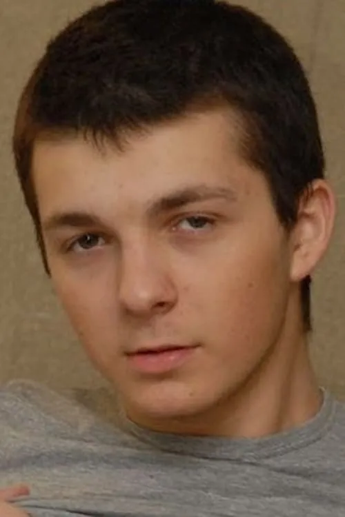 Justin Kingsley interpretando a