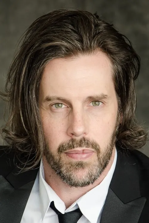 Darryl Hinds ha trabajado con Justin Michael Carriere en 1 ocasiones