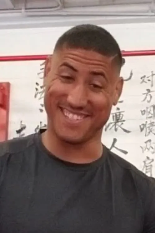 Matthew Perez ha trabajado con Justin Roswell en 1 ocasiones