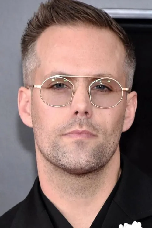 Luke Hemmings ha trabajado con Justin Tranter en 1 ocasiones
