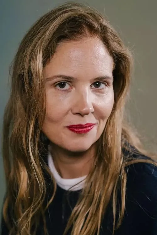 Justine Triet interpretando a Self