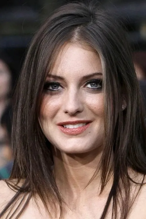 Justine Wachsberger interpretando a Vicki Robertson