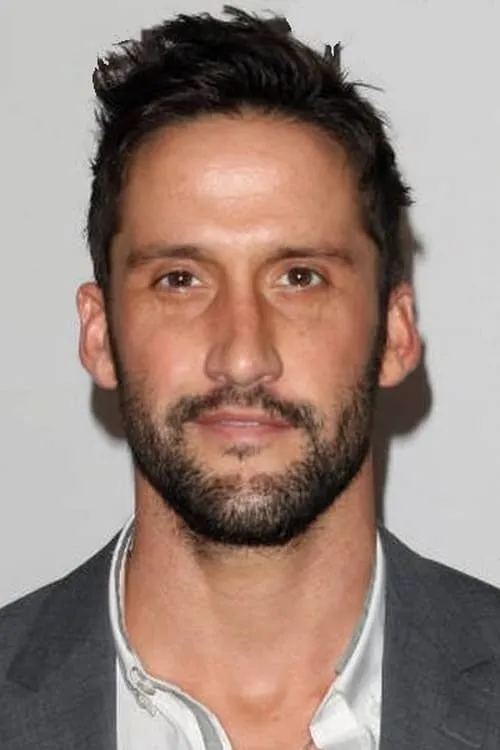 Juston Street interpretando a Barry