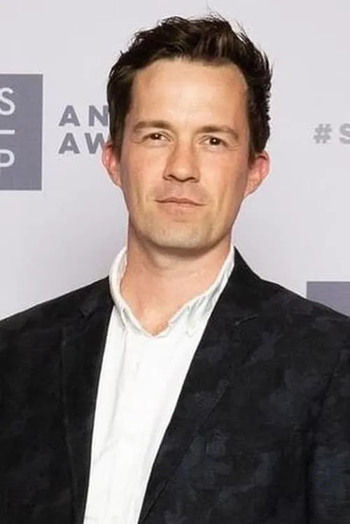 Tom Travers ha trabajado con Kade Greenland en 1 ocasiones