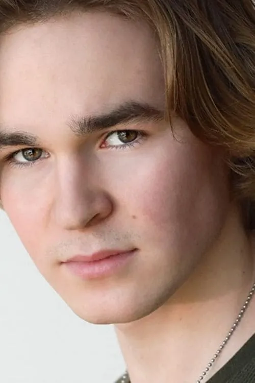 Kai Kadlec interpretando a Scott