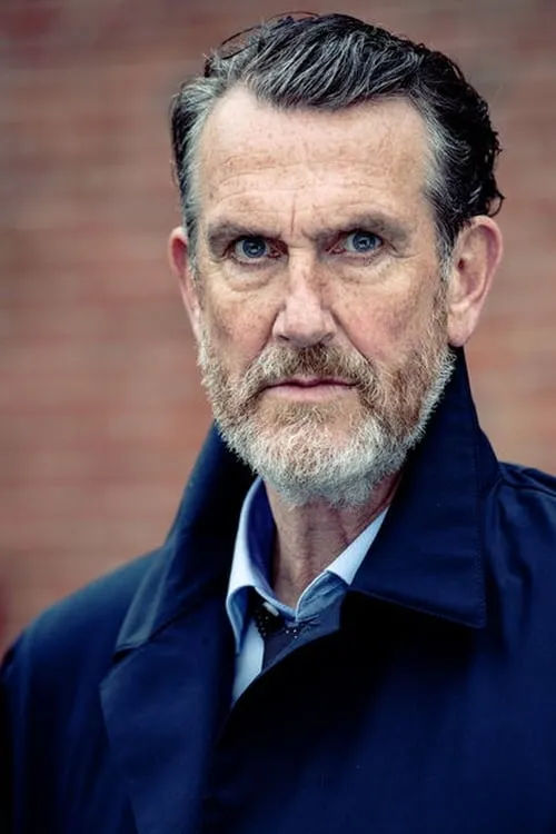 Kai Maertens interpretando a Günter