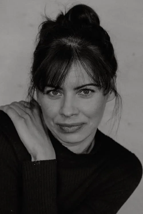 Kaia Skoblov interpretando a Rita