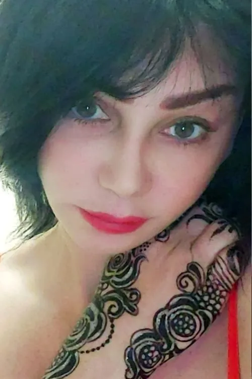 Mark Anthony O'Neill ha trabajado con Kainaaz Pervees en 1 ocasiones