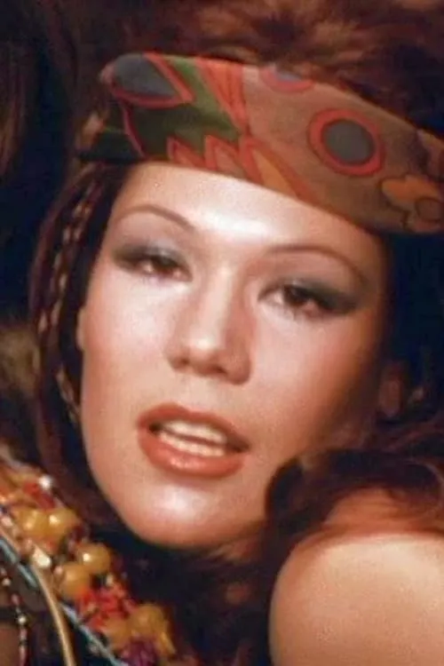 Kali Hansa interpretando a Clara