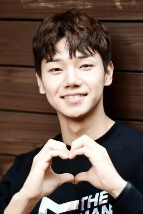 Kang Tae Woo — personaje: Joo In Hyuk