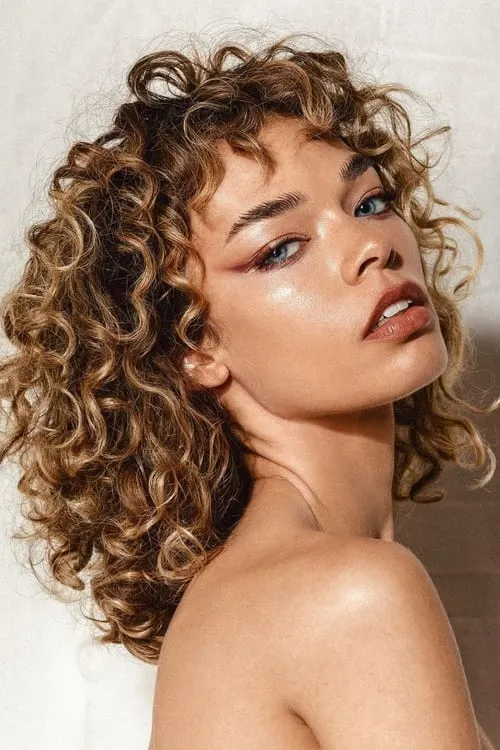 Skylar Roberge ha trabajado con Kari Calhoun en 1 ocasiones