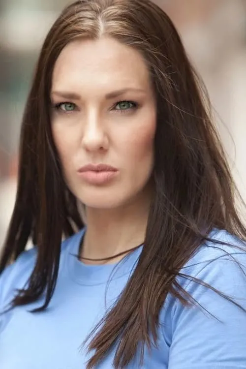 Kari Nissena interpretando a Alicia Lynn