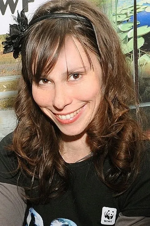 Karina Kecskés interpretando a Pomáziné