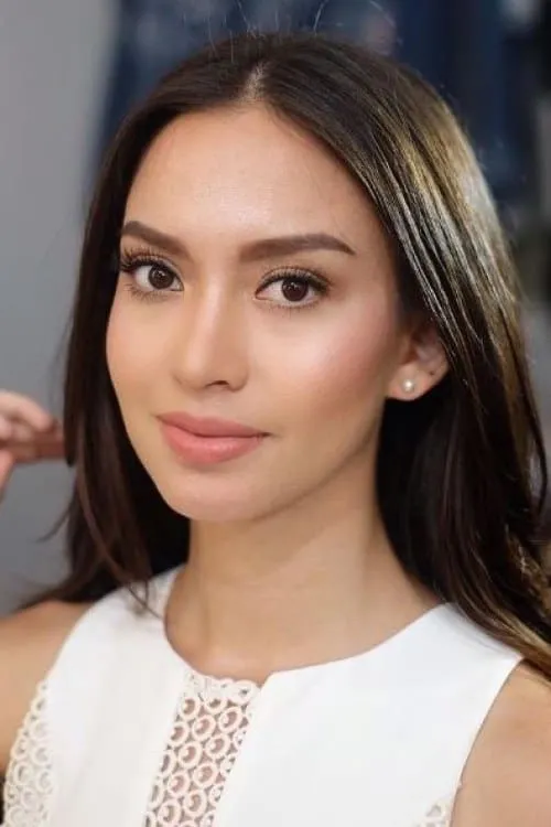 Karina Nadila interpretando a Irene