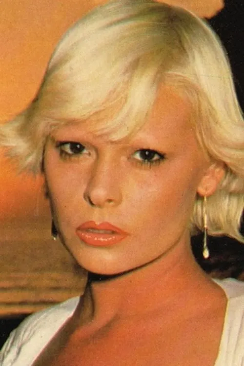 Karine Gambier interpretando a Broken down motorist