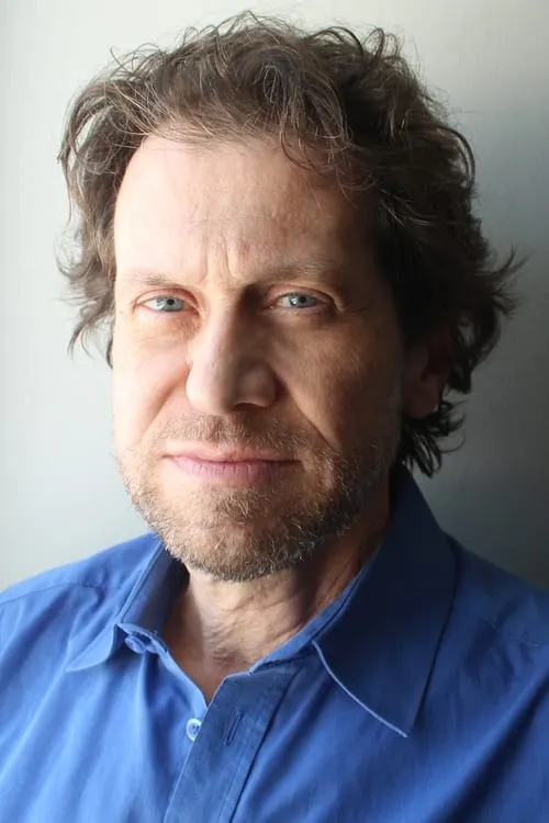 Karl-Patrice Dupuis interpretando a Mgr de Laval