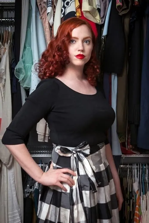 Karla Jean Davis interpretando a Samantha