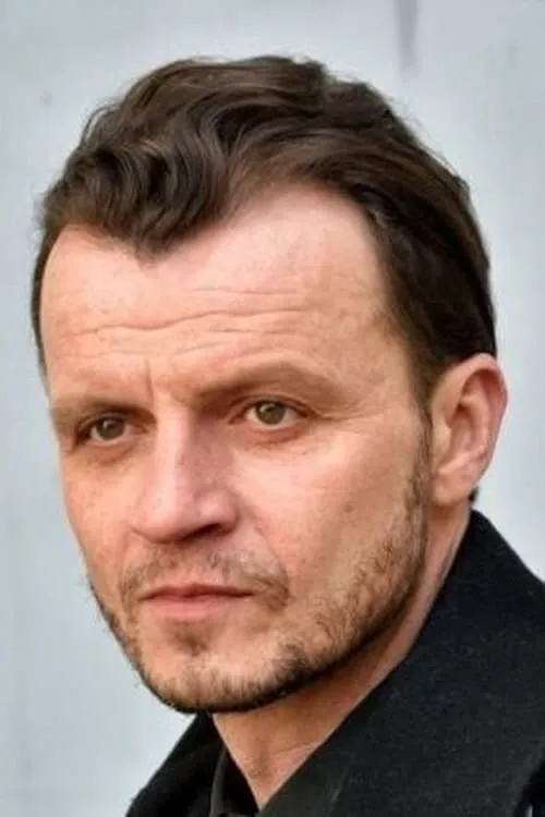 Karol Wróblewski interpretando a Józef Rózanski