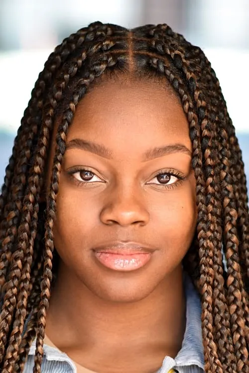 Kasey Inez interpretando a Naomi