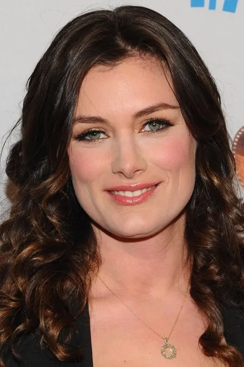 Kat Coiro interpretando a Zoe