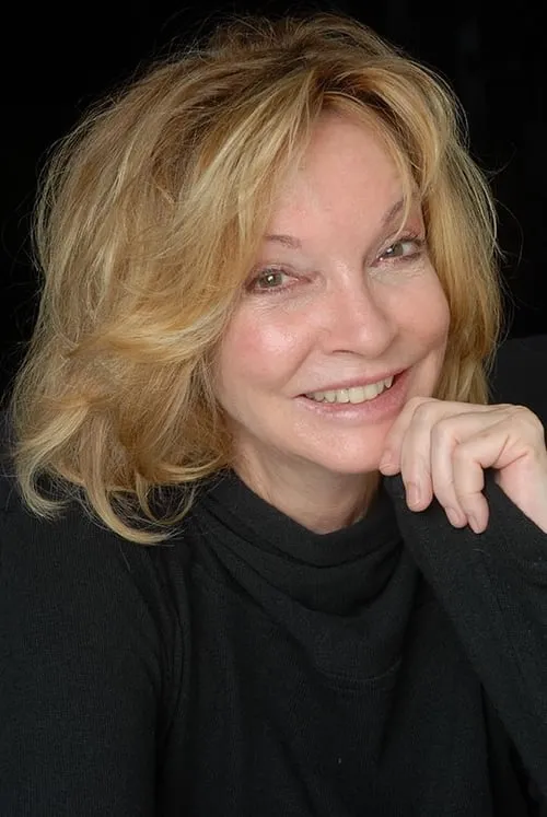 Kate Lyra interpretando a Ms. Harriet