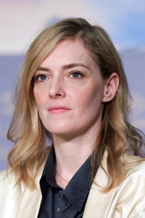 Kate Moran interpretando a Bettie