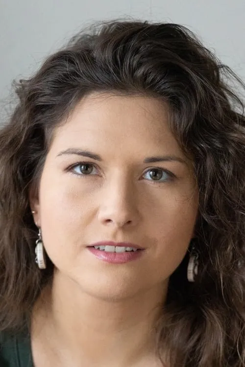 Kate Szekely interpretando a Addison