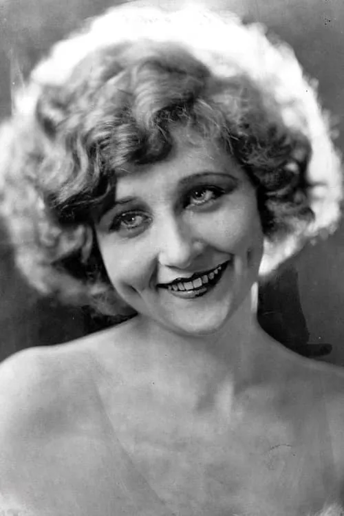 Katherine Grant interpretando a Mame - His Wife