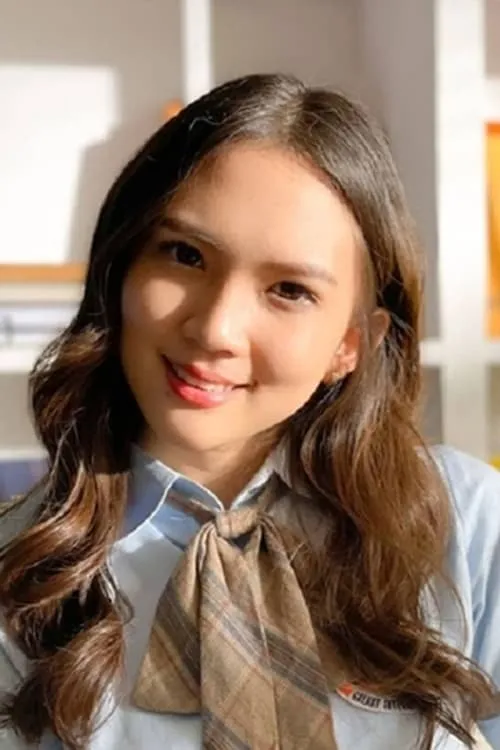 Kathleen Carolyne interpretando a Cecil