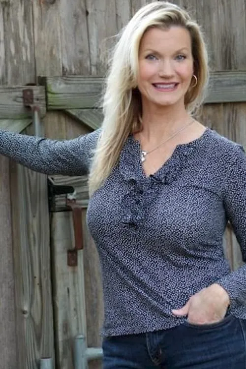 Kathryn Sparks interpretando a Airport Announcer (voice)